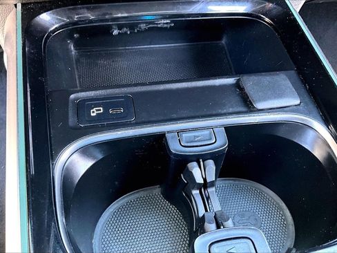 Used 2021 Mercedes-Benz GLB 250 image 24