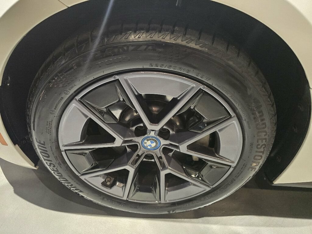 Used 2023 BMW i4 eDrive35 w/ Premium Package RWD image 33