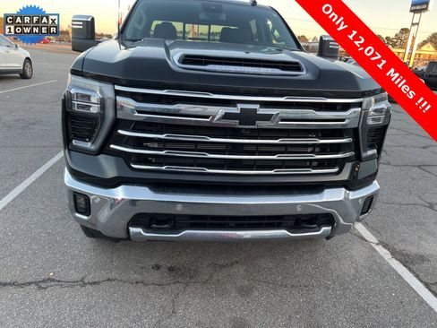 Used 2025 Chevrolet Silverado 3500 LTZ w/ LTZ Convenience Package image 8