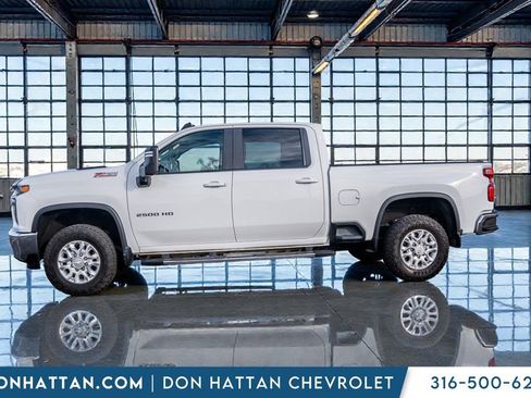 Used 2020 Chevrolet Silverado 2500 LT w/ Convenience Package image 2