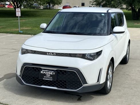 Used 2023 Kia Soul LX w/ LX Technology Package FWD image 10