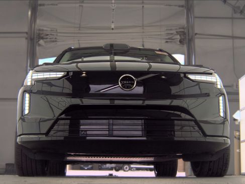 Used 2025 Volvo EX90 Ultra AWD/4WD image 11