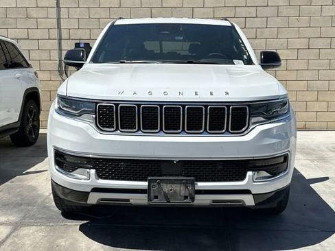 Used 2024 Jeep Wagoneer Series II w/ Flexible Seating Group RWD image 2