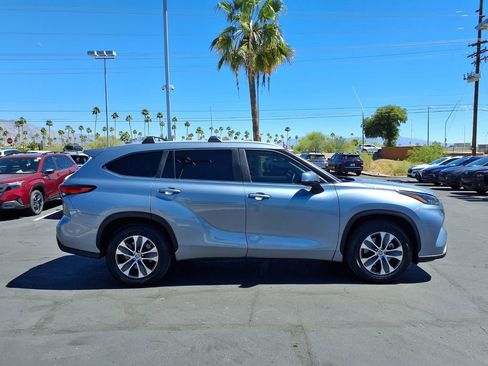 Used 2023 Toyota Highlander XLE image 11