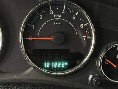 Used 2015 Jeep Wrangler Unlimited Sahara w/ Connectivity Group AWD/4WD image 5