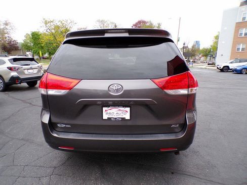 Used 2013 Toyota Sienna XLE FWD image 4