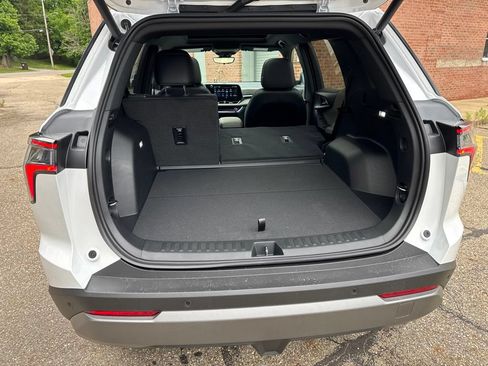 New 2027 Chevrolet Equinox LT w/ Convenience Package II AWD/4WD image 9