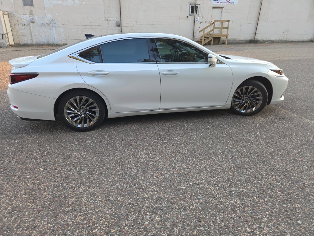 Used 2025 Lexus ES 350 Ultra Luxury w/ Accessory Package (Z1) FWD image 18