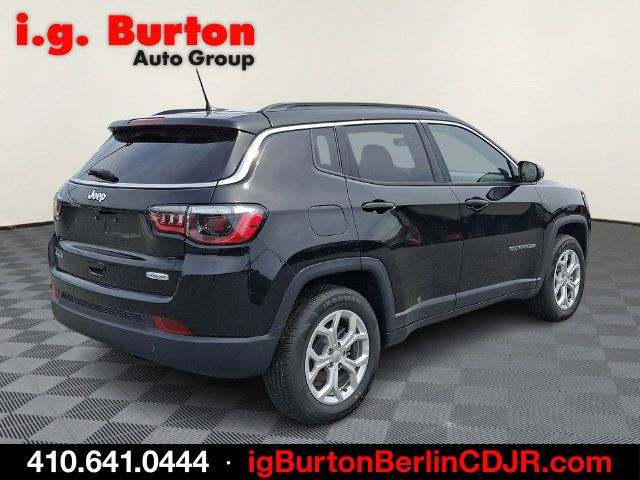 Used 2024 Jeep Compass Latitude AWD/4WD image 6