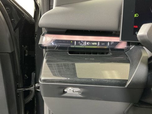 New 2026 BMW i5 eDrive40 w/ Premium Package image 18