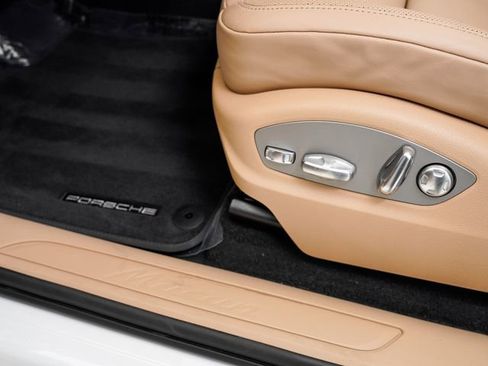 Certified 2026 Porsche Macan AWD/4WD image 11