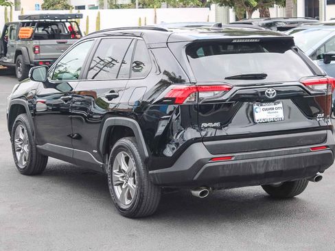 Used 2025 Toyota RAV4 XLE AWD/4WD image 7
