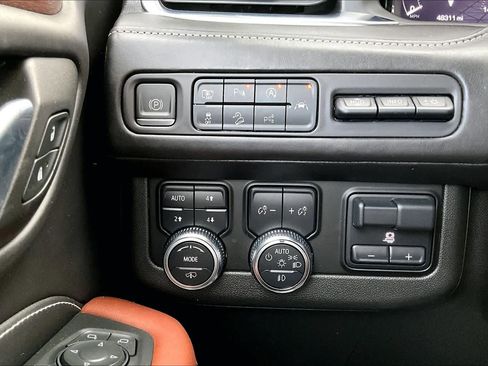 Used 2023 GMC Yukon XL Denali Ultimate image 36