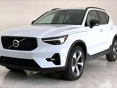 Used 2026 Volvo XC40 B5 Plus AWD/4WD image 14