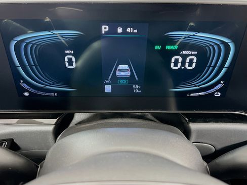 New 2025 Kia Niro EX Touring image 17