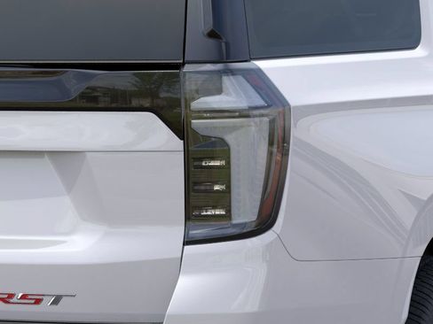 Used 2025 Chevrolet Suburban RST w/ Comfort Package AWD/4WD image 11