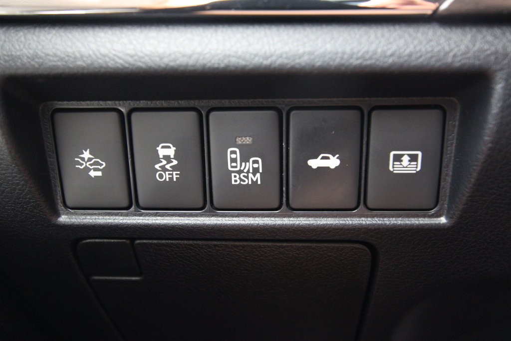 Used 2018 Toyota Avalon Limited w/ All Weather Liner Package FWD image 22