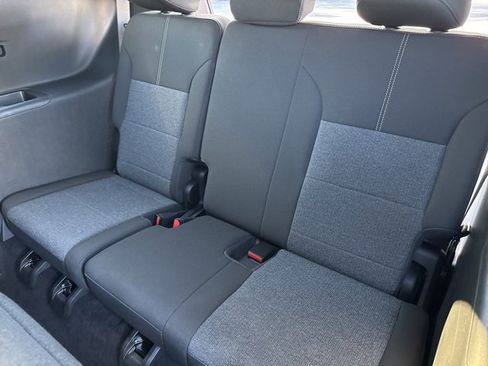 Used 2025 GMC Acadia Elevation image 25