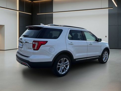 Used 2016 Ford Explorer XLT w/ Equipment Group 202A FWD image 6
