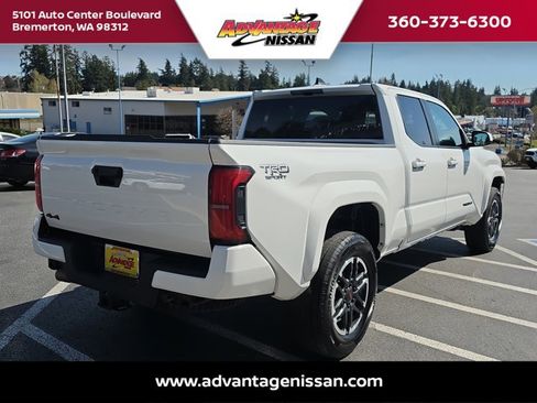 Used 2024 Toyota Tacoma TRD Sport AWD/4WD image 5