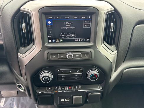 Used 2024 Chevrolet Silverado 1500 Custom image 29