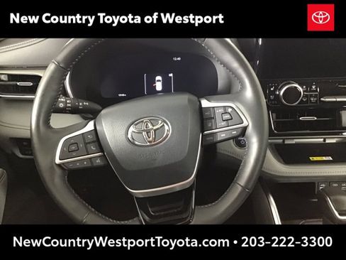 Used 2023 Toyota Highlander Limited image 11
