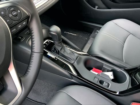 Used 2026 Toyota Corolla XLE FWD image 17