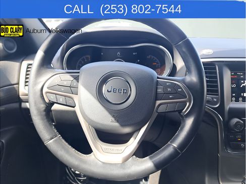 Used 2020 Jeep Grand Cherokee Laredo AWD/4WD image 17