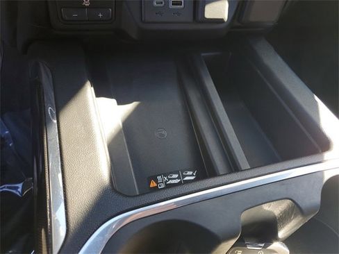 Used 2022 GMC Sierra 1500 AT4 w/ AT4 Premium Package image 23