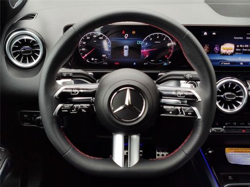 New 2024 Mercedes-Benz GLB 250 image 18