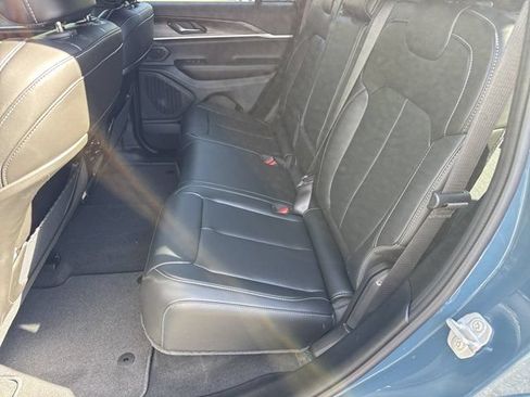 New 2027 Jeep Grand Cherokee Limited RWD image 21