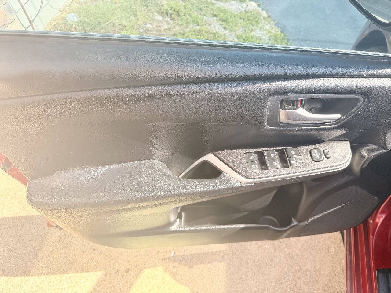 Used 2017 Toyota Camry SE FWD image 11