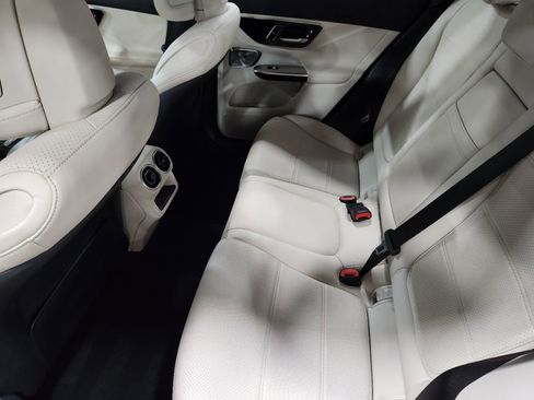 Used 2024 Mercedes-Benz GLC 300 image 49