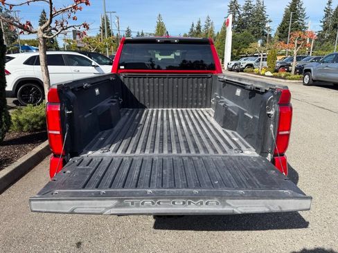 Certified 2025 Toyota Tacoma SR5 AWD/4WD image 10