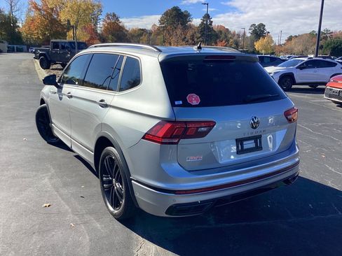 Used 2022 Volkswagen Tiguan SE R-Line image 2