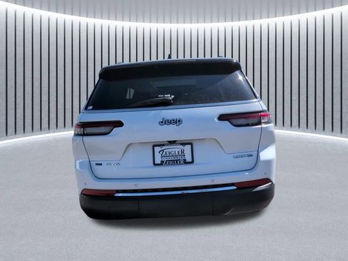 Used 2022 Jeep Grand Cherokee L Limited image 11