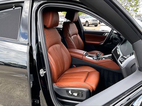 Used 2022 BMW X6 M50i w/ Executive Package image 8
