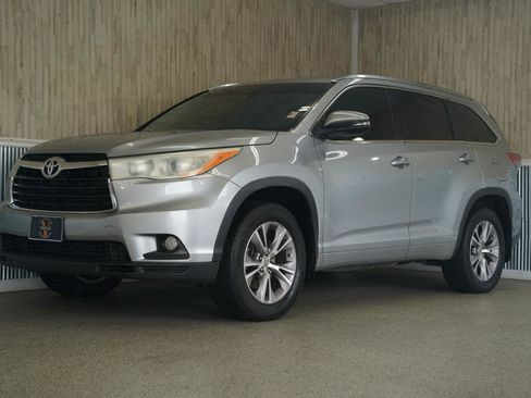 Used 2014 Toyota Highlander XLE AWD/4WD image 4