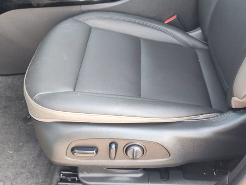 Used 2025 Chevrolet Trax ACTIV FWD image 27