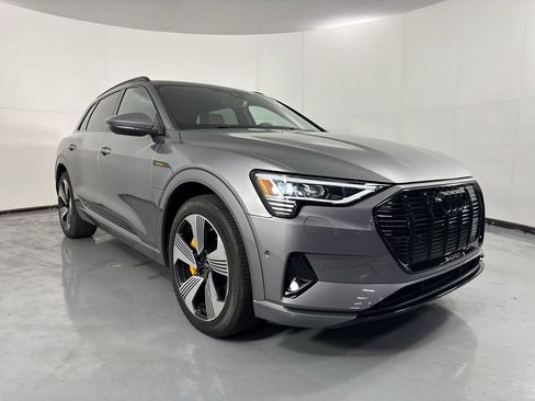 Used 2023 Audi e-tron Premium Plus w/ Premium Plus Package AWD/4WD image 3