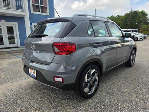 Used 2023 Hyundai Venue SEL FWD image 5