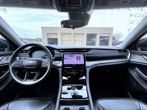 Used 2024 Jeep Grand Cherokee Limited AWD/4WD image 15