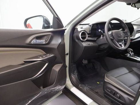 New 2026 Chevrolet Trax ACTIV w/ Sunroof Package FWD image 9