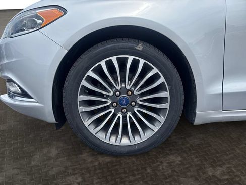 Used 2017 Ford Fusion SE FWD image 9