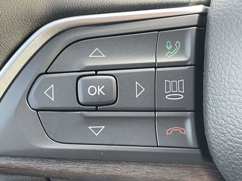 New 2025 Jeep Grand Cherokee Limited image 8