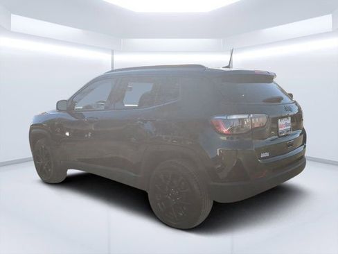 Used 2024 Jeep Compass Latitude image 5