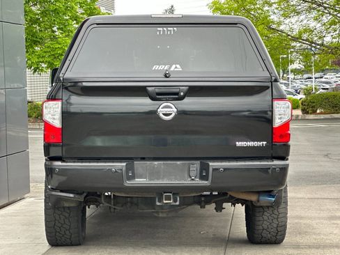 Used 2017 Nissan Titan PRO-4X w/ Pro-4x Convenience Package AWD/4WD image 4