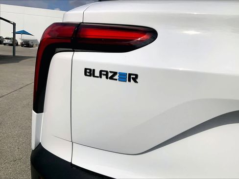 New 2026 Chevrolet Blazer EV LT image 15