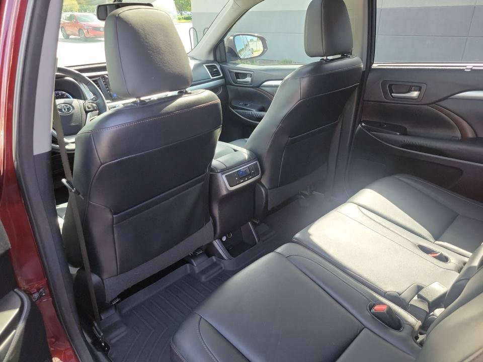 Used 2014 Toyota Highlander XLE FWD image 34