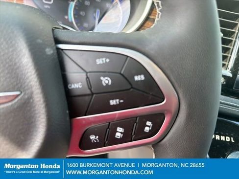 Used 2023 Chrysler Pacifica Limited w/ Uconnect Theater Family Group image 10